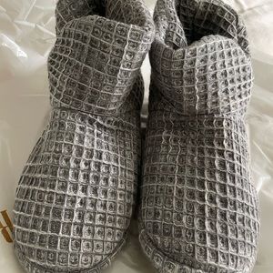 Parachute slippers NWOT